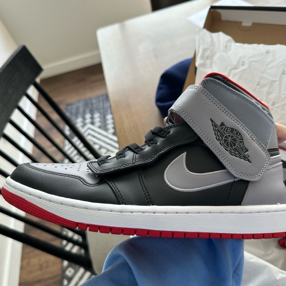 Air Jordan 1 Hi Flyease Black/Firered/Cement NIB Size 10 - Picture 2 of 7